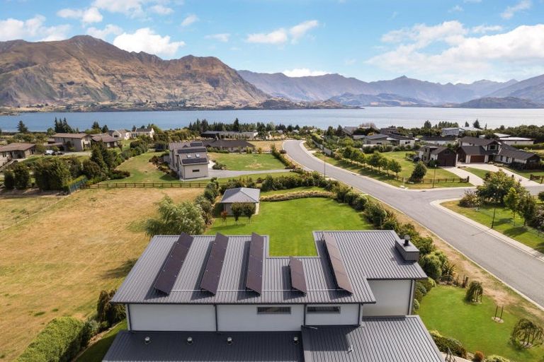 Photo of property in 28 Minaret Ridge, Wanaka, 9305