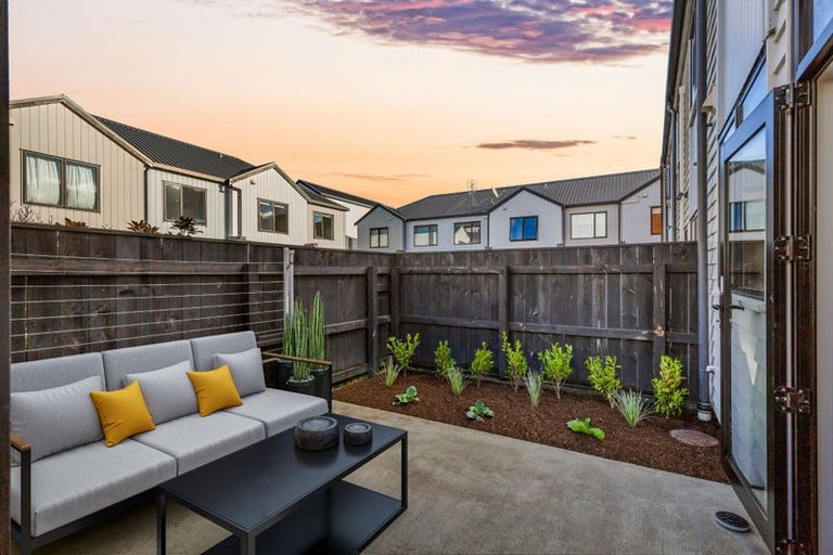 Photo of property in 12 Uku Lane, Hobsonville, Auckland, 0616