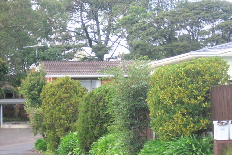 Photo of property in 2/48 Reynella Drive, Massey, Auckland, 0614