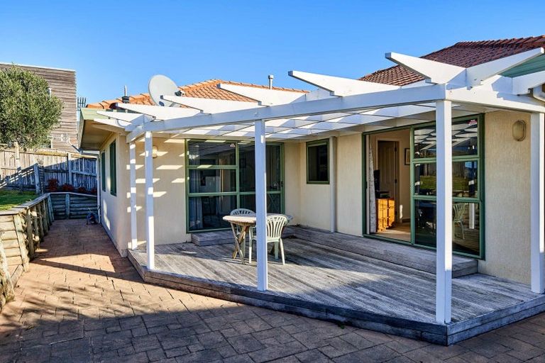 Photo of property in 11 Major Durie Place, Waikanae Beach, Waikanae, 5036