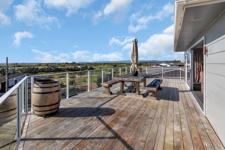 Photo of property in 16 Seaview Road, Ruakaka, 0116