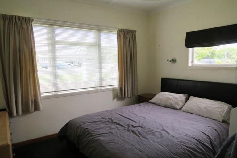 Photo of property in 43 Waiwaka Terrace, Strandon, New Plymouth, 4312