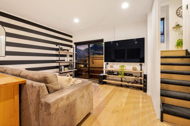 Photo of property in 1/22 Manuwai Road, Torbay, Auckland, 0630