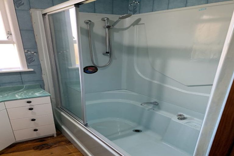 Photo of property in 46 Castleford Street, Green Bay, Auckland, 0604