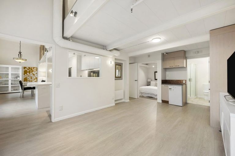 Photo of property in Stadium Garden Flats, 102/107 Thorndon Quay, Pipitea, Wellington, 6011