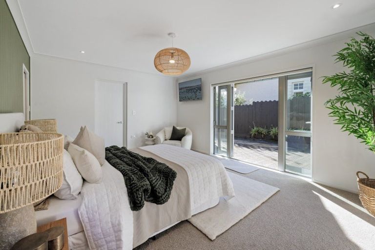 Photo of property in 384b Devonport Road, Tauranga South, Tauranga, 3112