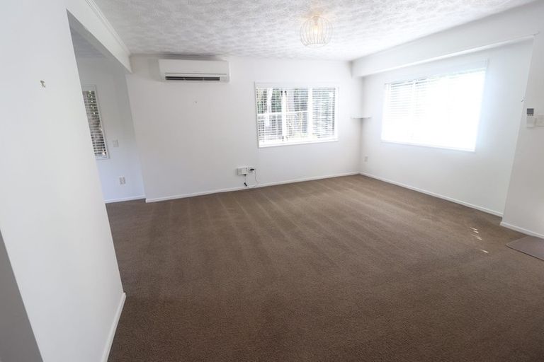 Photo of property in 19 Rehia Road, Massey, Auckland, 0614