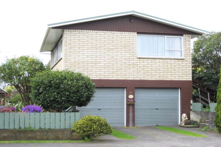 Photo of property in 14 Longview Drive, Merrilands, New Plymouth, 4312