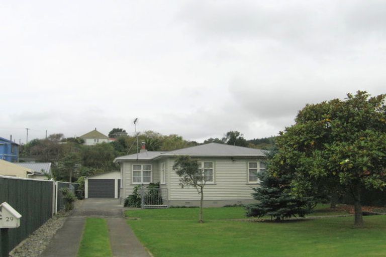 Photo of property in 29 Collins Avenue, Tawa, Wellington, 5028