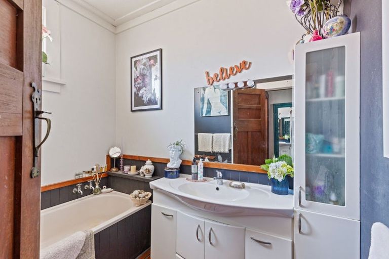 Photo of property in 16 Bulteel Street, New Plymouth, 4310