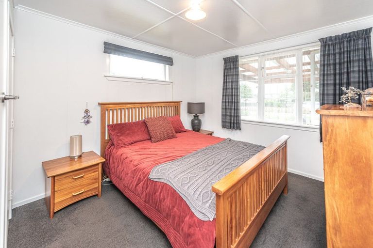 Photo of property in 18 Suther Street, Waverley, 4510