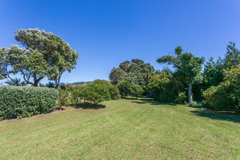 Photo of property in 33 Orua Lane, Hot Water Beach, Whitianga, 3591