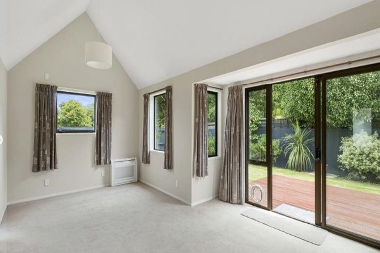 Photo of property in 77a Abberley Crescent, St Albans, Christchurch, 8014