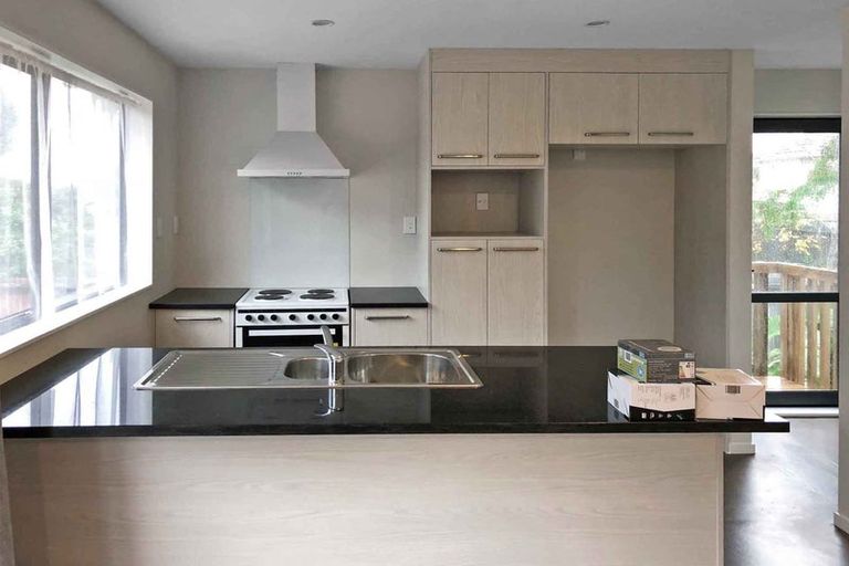 Photo of property in 121 Flanshaw Road, Te Atatu South, Auckland, 0610