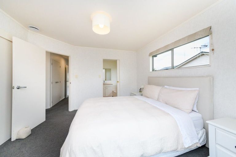 Photo of property in 42 Dalfield Place, Highbury, Palmerston North, 4412