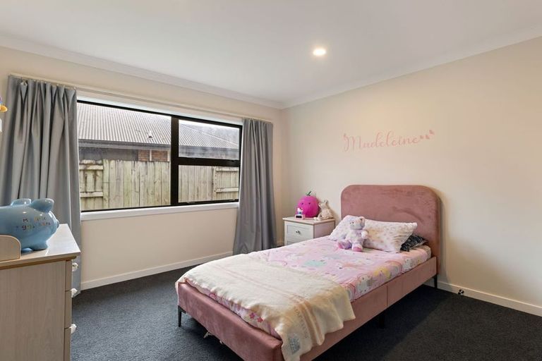 Photo of property in 6 Trump Place, Kelvin Grove, Palmerston North, 4414