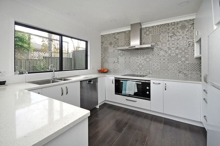 Photo of property in 1/16 Glucina Avenue, West Harbour, Auckland, 0618