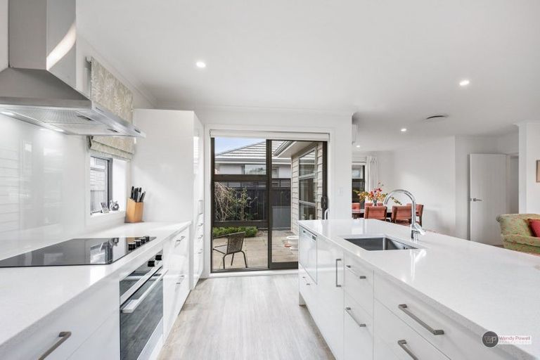 Photo of property in 1a Hay Street, Ebdentown, Upper Hutt, 5018