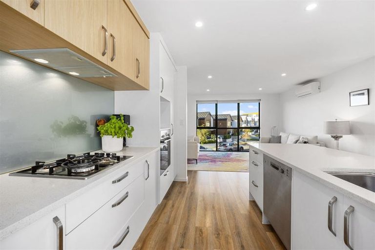 Photo of property in 42 Seafarer Crescent, Stanmore Bay, Whangaparaoa, 0932