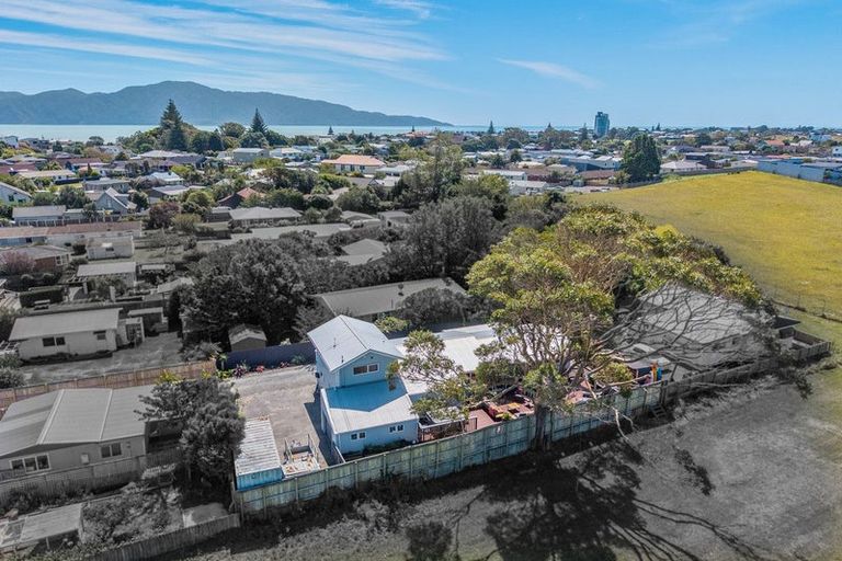 Photo of property in 51 Toru Road, Paraparaumu Beach, Paraparaumu, 5032