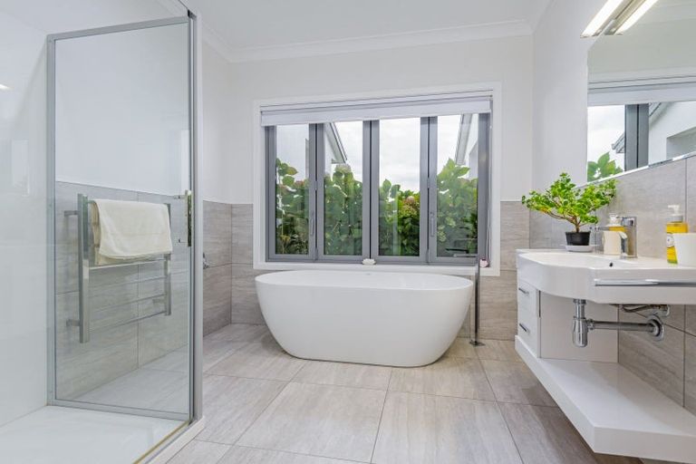 Photo of property in 12 Fleetwood Lane, Turitea, Palmerston North, 4472