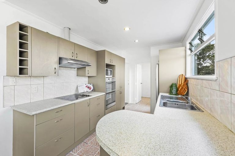 Photo of property in 10 La Trobe Street, Pakuranga Heights, Auckland, 2010