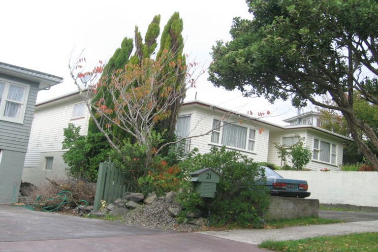 Photo of property in 23 Saint Edmund Crescent, Tawa, Wellington, 5028
