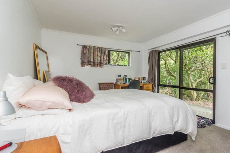 Photo of property in 66 Wirihana Road, Titirangi, Auckland, 0604