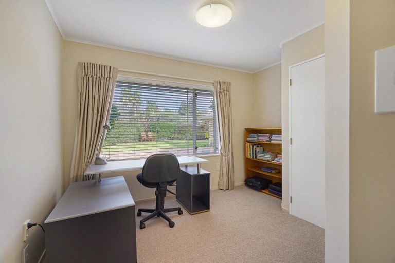 Photo of property in 2 Fulford Place, Havelock North, 4130