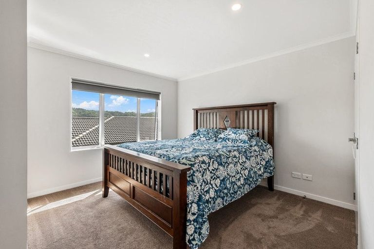 Photo of property in 17 Walter Ruddock Avenue, Kumeu, 0810