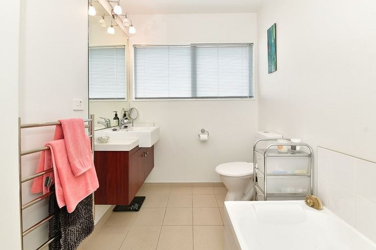 Photo of property in 7 Carento Way, Stanmore Bay, Whangaparaoa, 0932