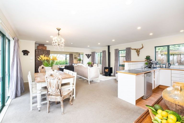 Photo of property in 2 Hanna Place, Havelock North, 4130