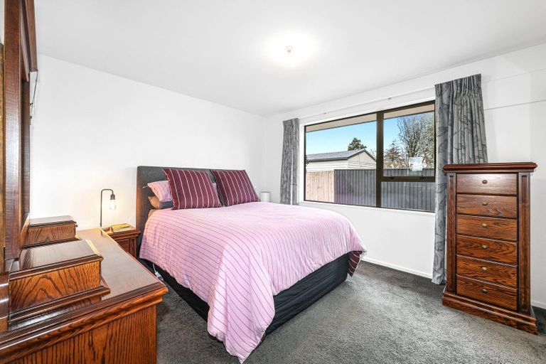 Photo of property in 1/43 Aorangi Road, Bryndwr, Christchurch, 8053