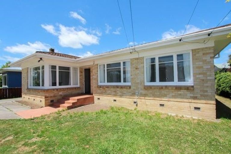 Photo of property in 18 Oxford Street, Fairfield, Hamilton, 3214