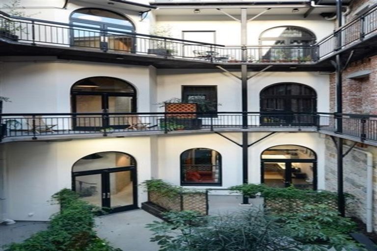 Photo of property in 3/5 Jetty Street, Dunedin Central, Dunedin, 9016