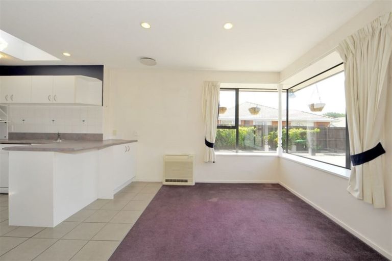 Photo of property in 2/14 Innisfree Place, Northwood, Christchurch, 8051