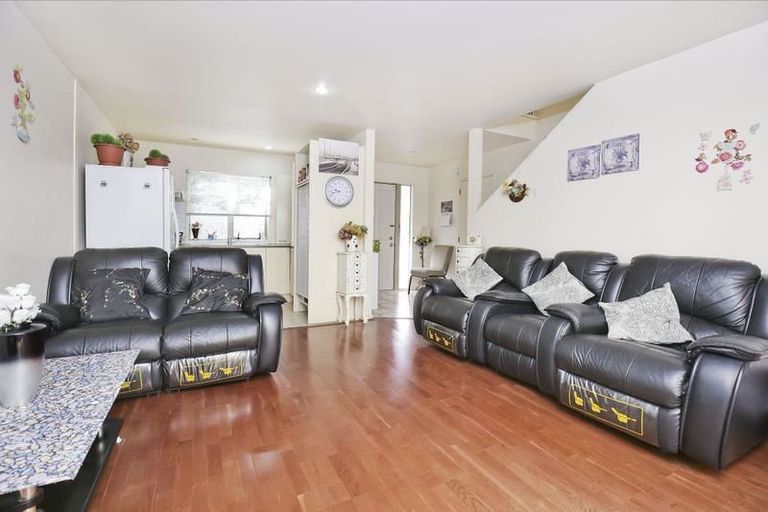 Photo of property in Emery Gardens, 5/4 Ambrico Place, New Lynn, Auckland, 0600