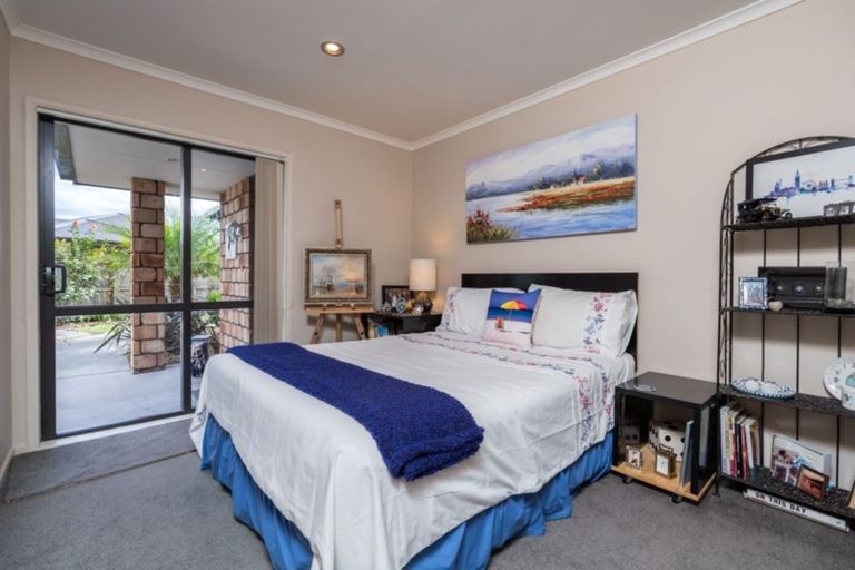 Photo of property in 12 Ngatiti Place, One Tree Point, 0118