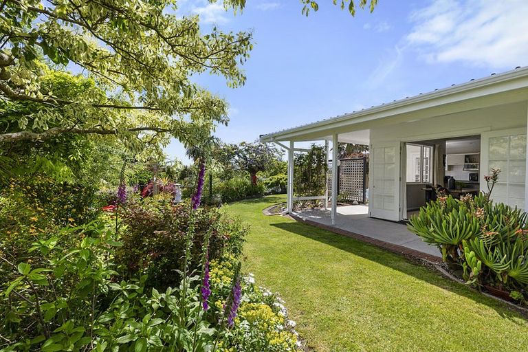 Photo of property in 29 Nevada Drive, Merrilands, New Plymouth, 4312