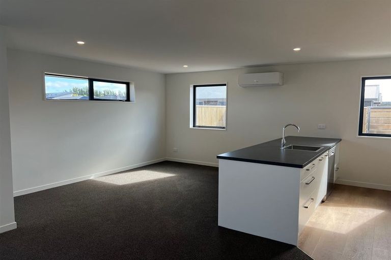 Photo of property in 16 Harry Manship Crescent, Halswell, Christchurch, 8025
