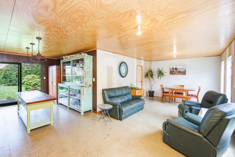 Photo of property in 135 Zigzag Road, Pohangina, Feilding, 4775