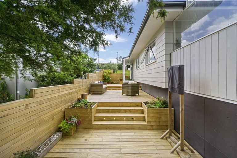 Photo of property in 100 Spinella Drive, Bayview, Auckland, 0629