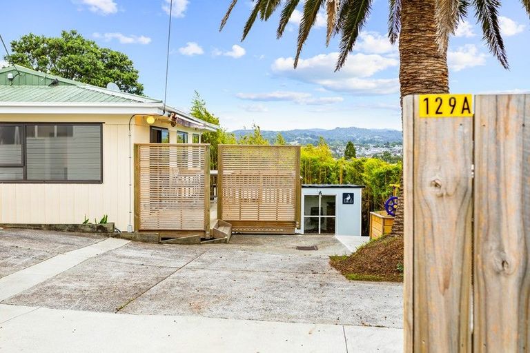 Photo of property in 129a Sunnyside Road, Sunnyvale, Auckland, 0612