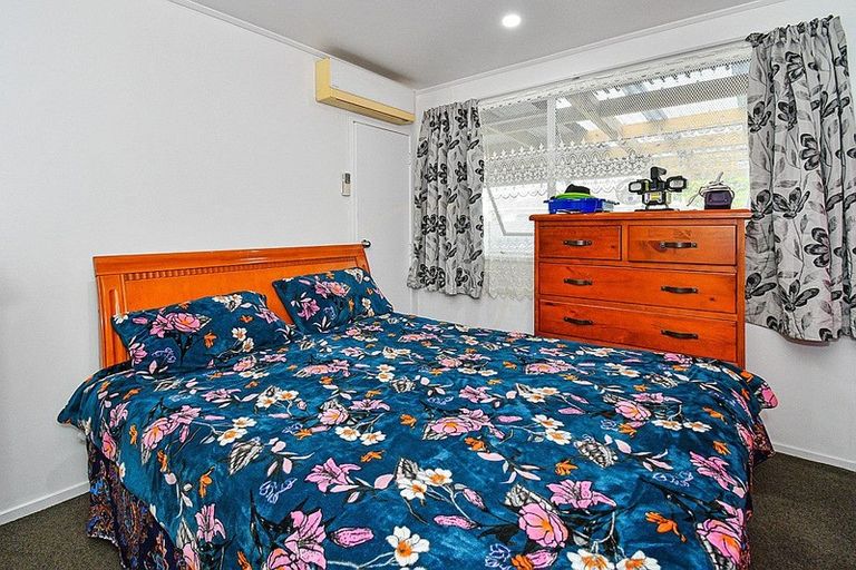 Photo of property in 66 Hyperion Drive, Randwick Park, Auckland, 2105