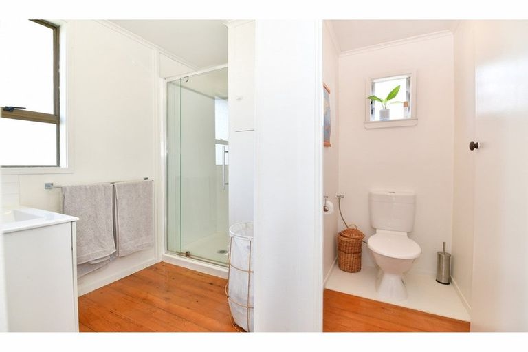 Photo of property in 30 Holiday Road, Stanmore Bay, Whangaparaoa, 0932