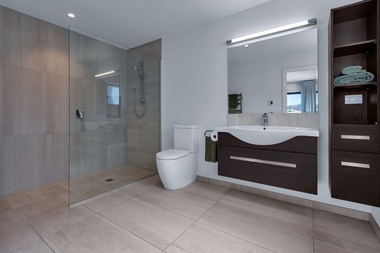 Photo of property in 25 Waitemata Drive, One Tree Point, 0118