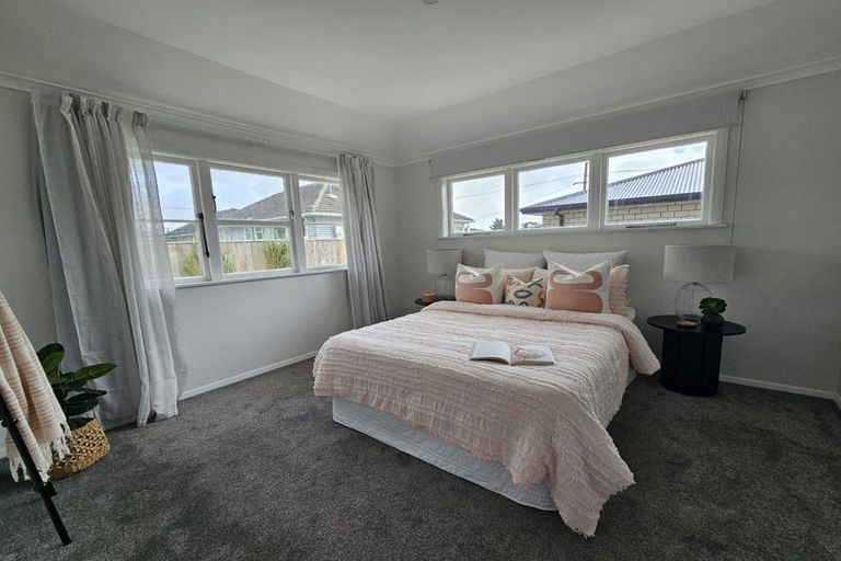 Photo of property in 24 Winchester Street, Levin, 5510