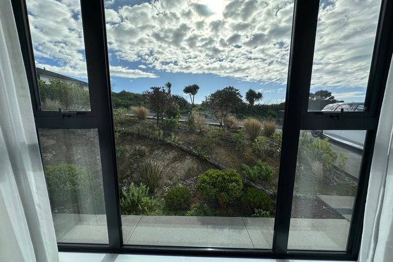 Photo of property in 34 Epic Way, Newlands, Wellington, 6037