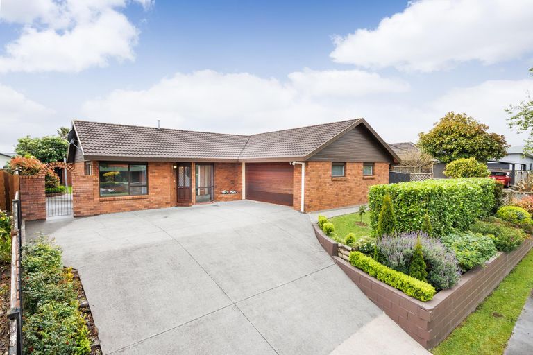 Photo of property in 77 Pacific Drive, Fitzherbert, Palmerston North, 4410