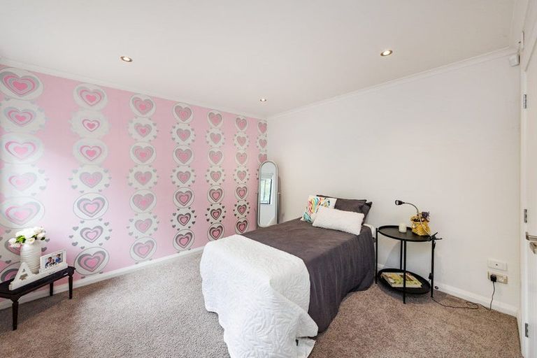 Photo of property in 5 D'urville Place, Kelvin Grove, Palmerston North, 4414